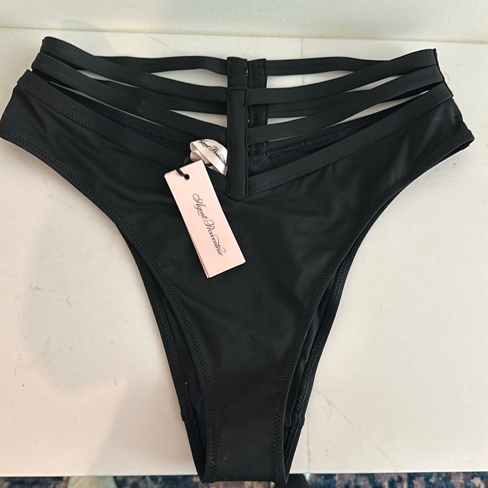 Cherelle
Bikini Bottom